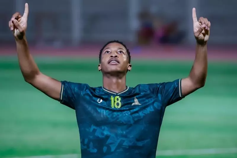 مراد هوساوي لاعب الخليج